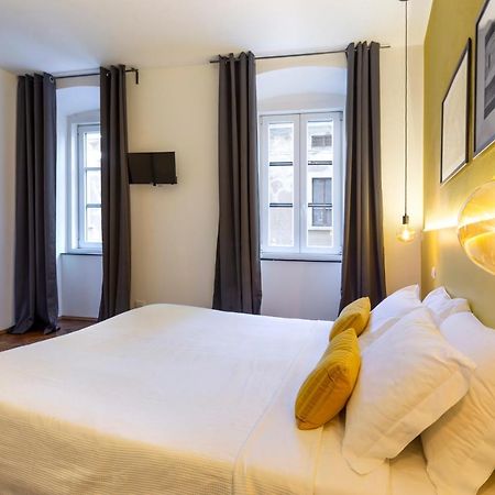 Tram Apartment For 4 Guests ตรีเอสเต ภายนอก รูปภาพ