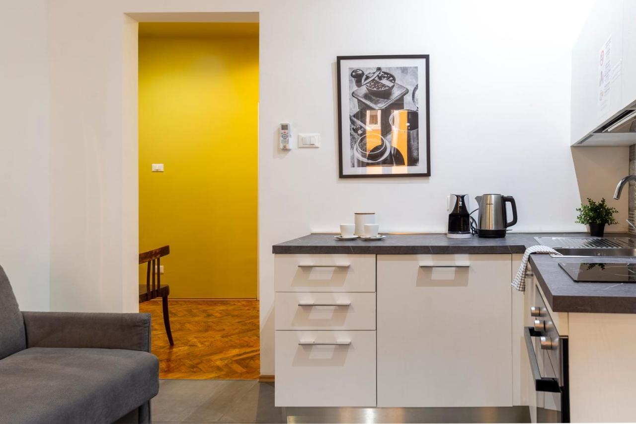 Tram Apartment For 4 Guests ตรีเอสเต ภายนอก รูปภาพ