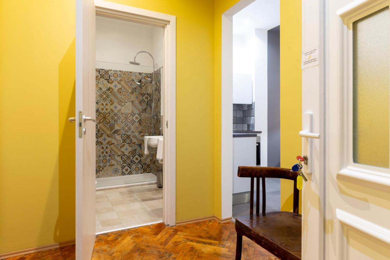 Tram Apartment For 4 Guests ตรีเอสเต ภายนอก รูปภาพ
